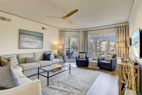 Living Room with sectional, two swivel chairs, smart TV and access to Patio