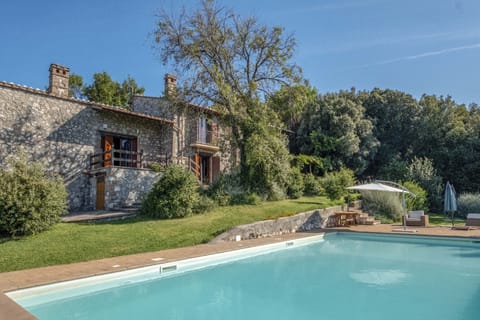 Swimming Pool and Solarium