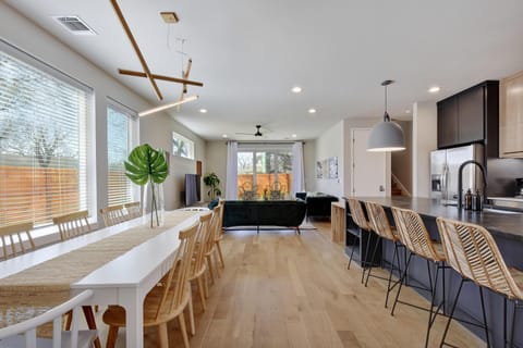 Dining Area & Kitchen