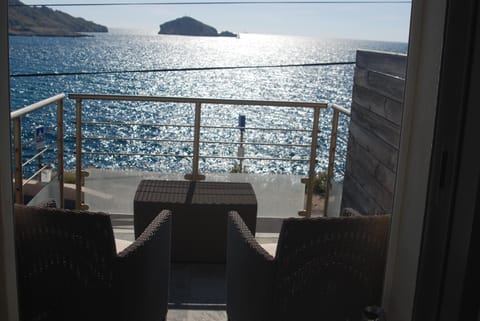 Seaview front outdoor terrace