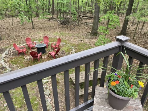 Propane fire pit and 6 chairs.