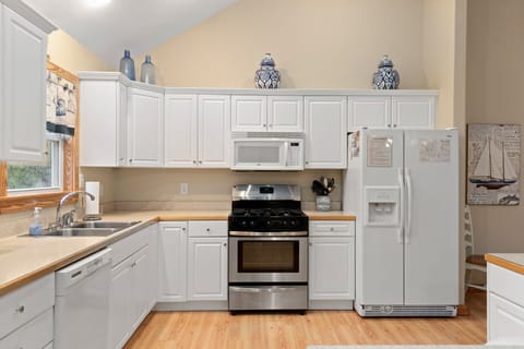 VOH22: The Hunkerdowner l Top Level Kitchen