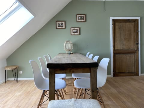 Dining table 1 (9p)