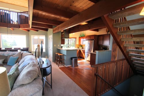 Middle Level Open Floor Plan