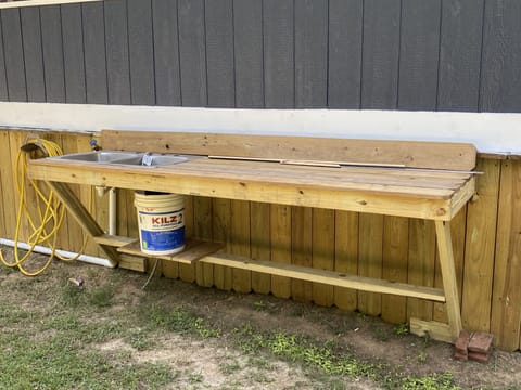 Fish cleaning station