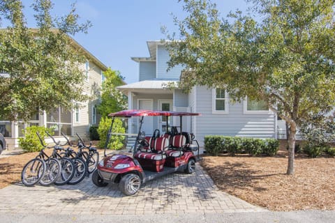 6 Seater Golf Cart & 4 Bikes!
