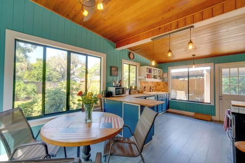 Dining Table | Dishware & Flatware Provided