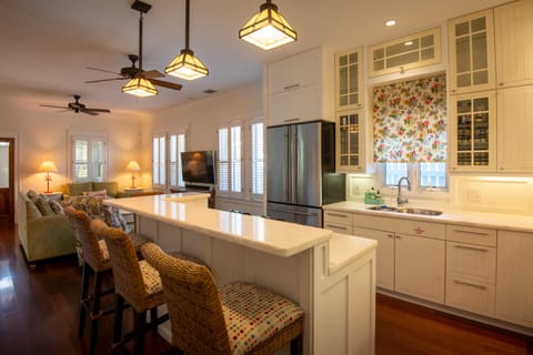 Fully equipped gourmet kitchen with bar seating