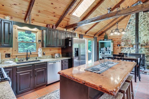 Kitchen | Main Level | Cooking Basics | 3-Person Breakfast Bar