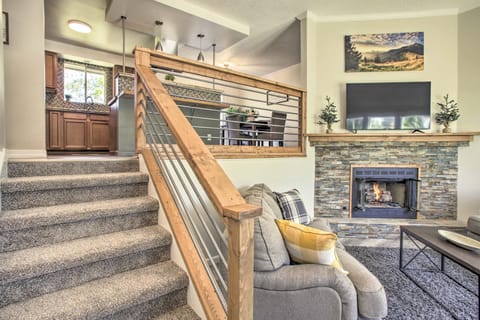 Nine Mile Falls Vacation Rental | 2BR | 1BA | Stairs Required