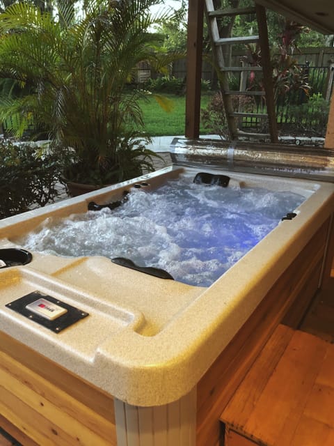 Outdoor spa tub