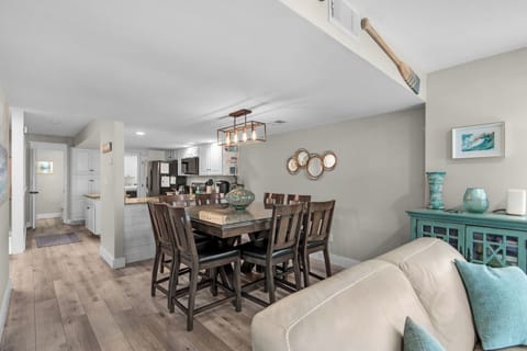 Bright and inviting space for unforgettable meals and friendly gatherings!  