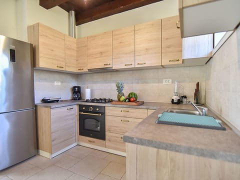 Property, Room, Kitchen, Countertop, Cabinetry, Building, Furniture, House, Interior Design, Real Estate