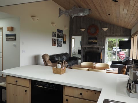 End to end view from kitchen to master bedroom