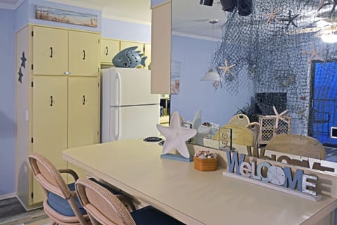 Kitchen and bar area