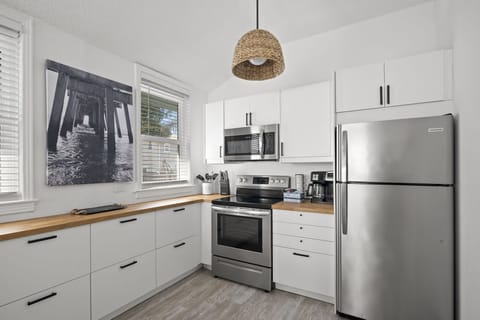 Full kitchen, great for entertaining