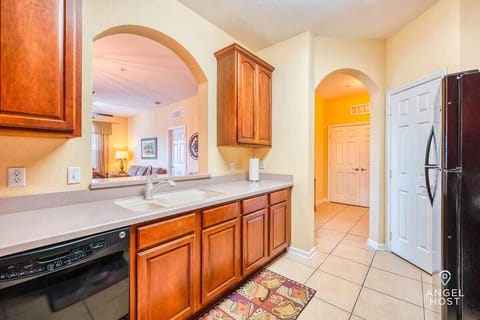 The kitchen has loads of space for cooking at home.