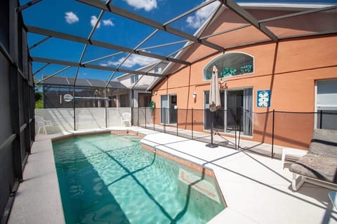 This lanai is a sun worshipper’s dream!