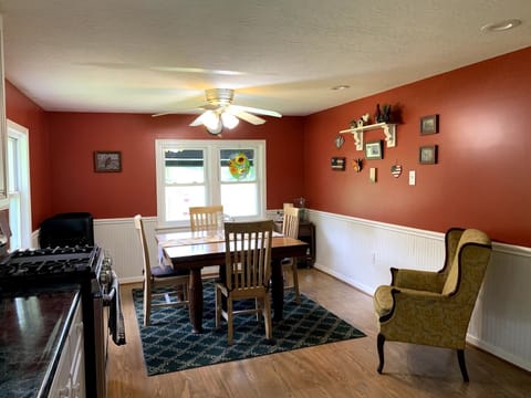 Brand new stove and coffee maker - choose from a pot or individual Keurig