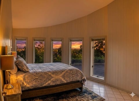 Stunning Views: Enjoy gorgeous, relaxing evening sunsets right from the comfort 