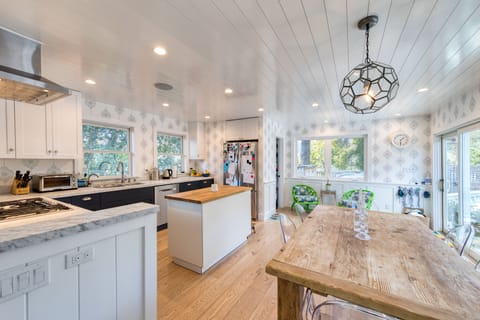 Kitchen (upper / street level)