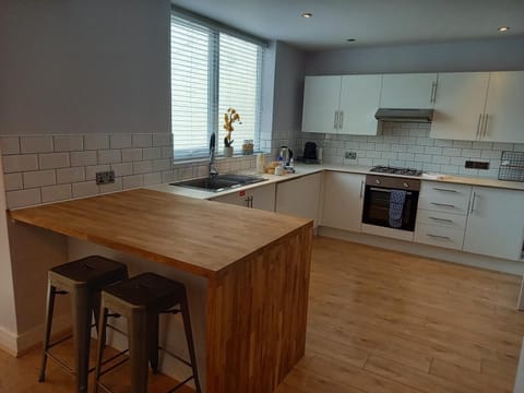 Small breakfast bar.