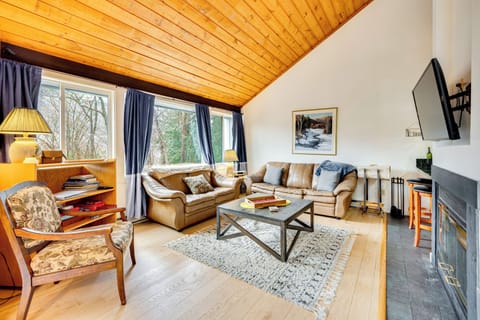 Lincoln Vacation Rental | 3BR | 2BA | Stairs Required | 1,337 Sq Ft