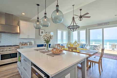 Fully Equipped Kitchen: Updated Appliances | Cooking Essentials