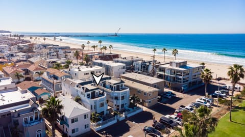 In the most sort after spot in Mission Beach, just steps to the beach. 