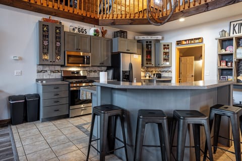 Kitchen w/ island seating