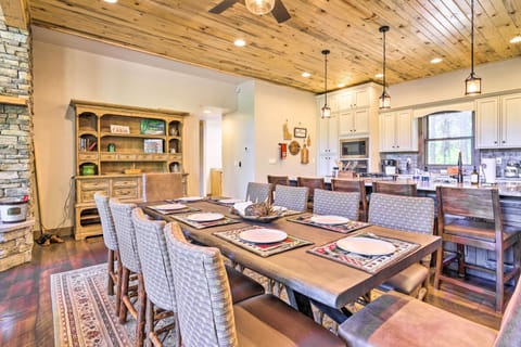 Dining Area | 1st Floor | Dishware/Flatware | Free WiFi