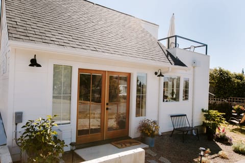 Front entrance to The Seattle House