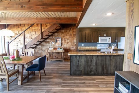 Get breakfast ready and gather around the dining table to fuel up for your day.