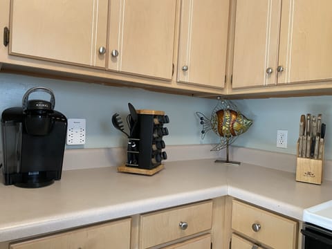 Keurig & traditional coffee marker provided.