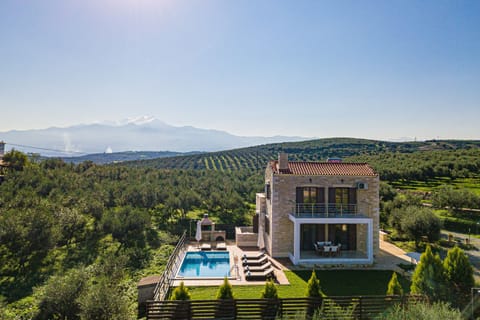 Dimokritos Villa III oozes Cretan charm.