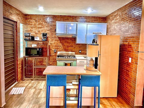 Amplia cocina integral equipada con todo lo necesario siéntete como en Casa!