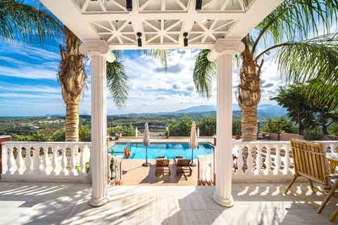 Iro Royal villa in west Chania
Entrance