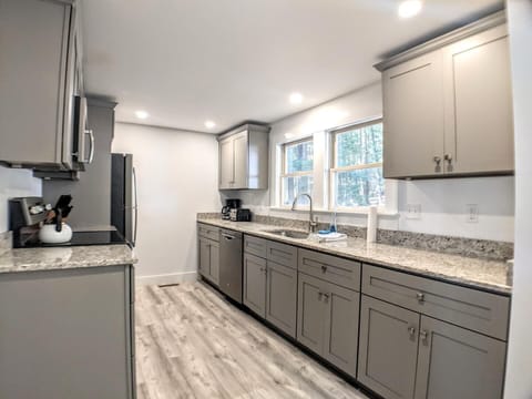 additional kitchen view