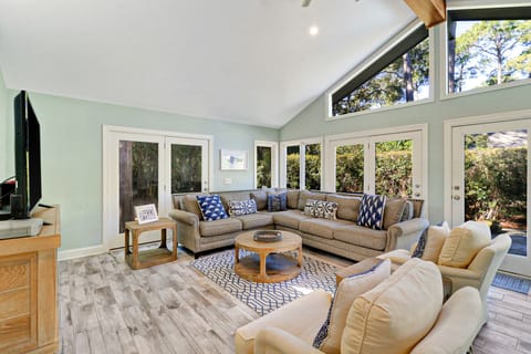 11 Red Oak | Living Room
