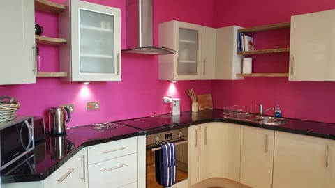 Modern fully fitted kitchen.
