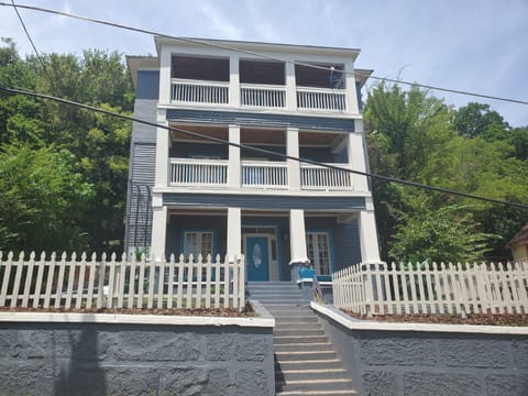 224 Court Street - Hot Springs, Arkansas 1 Block from Bathhouse Row - Downtown