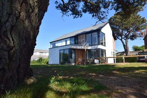 High Tide consists of 2 flats. This one is on the ground floor.