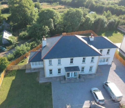 Grand House- use of 3 bedrooms