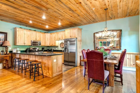 Dining area opens to the kitchen, ideal for casual breakfasts or shared dinners with family.