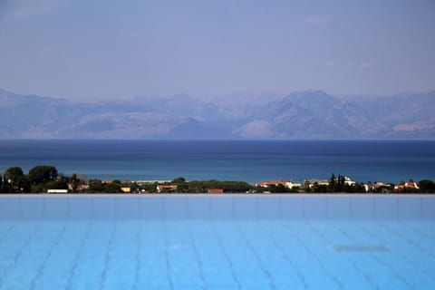 The sea view is complemented by the infinity pool