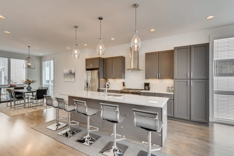 Gourmet Kitchen with Bar