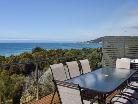 View from the top deck to the Lorne pier. 