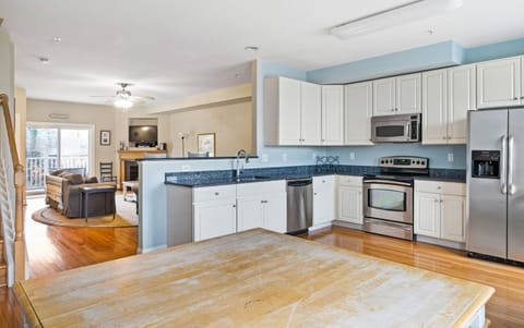 Another view of kitchen