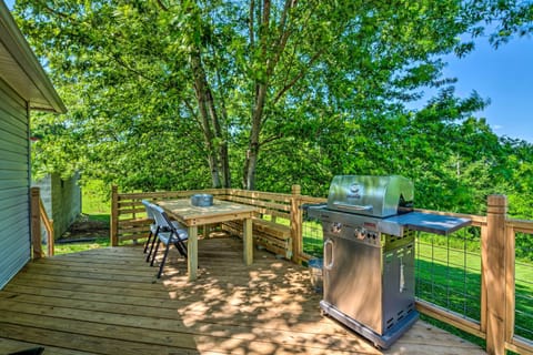 Furnished Deck | Outdoor Dining | Gas Grill