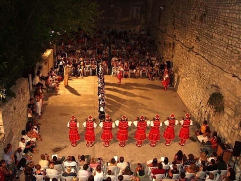 antique dance(moreška)